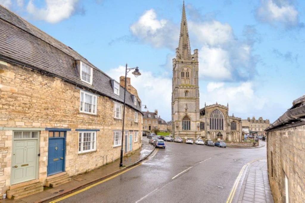 Victorian Townhouse - Stamford Centre - 2 Big Bedrooms, Living Room Kitchen Etc Tastefully Decorated Eksteriør bilde